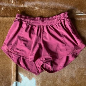 Lululemon Hotty Hot 4 inch